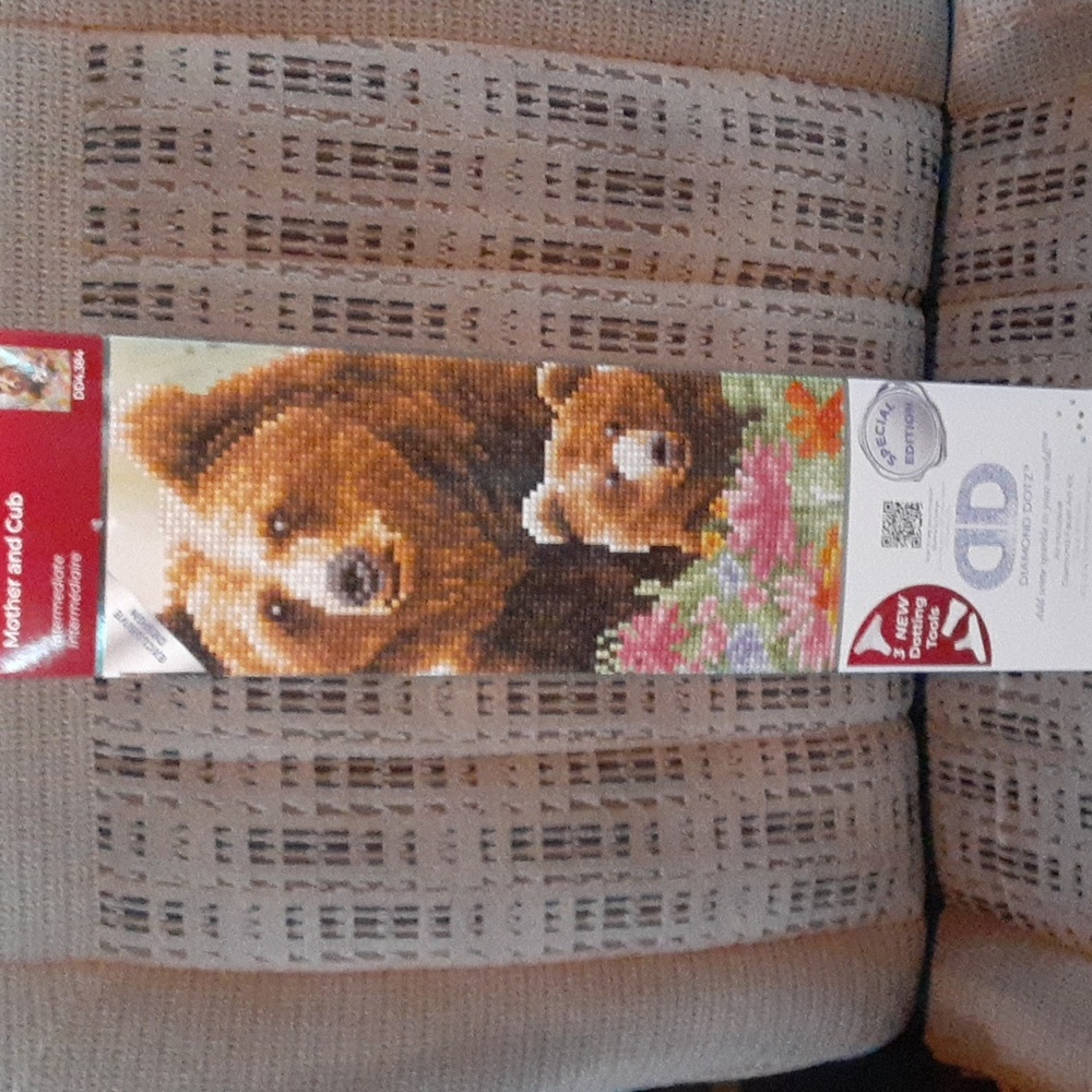 Diamond Dotz Mother & Cub Special Edition Diamond Painting Kit. NIB